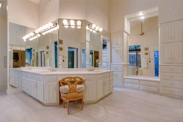 6620 Clubhouse Circle, Dallas, TX 75240