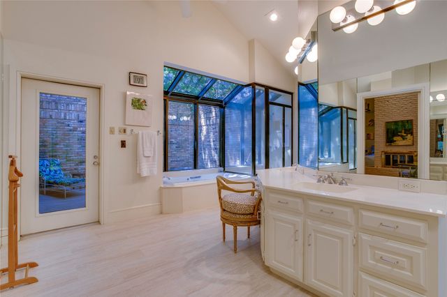 6620 Clubhouse Circle, Dallas, TX 75240