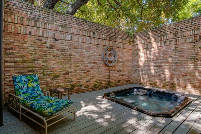6620 Clubhouse Circle, Dallas, TX 75240