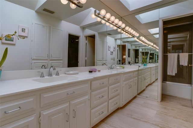 6620 Clubhouse Circle, Dallas, TX 75240