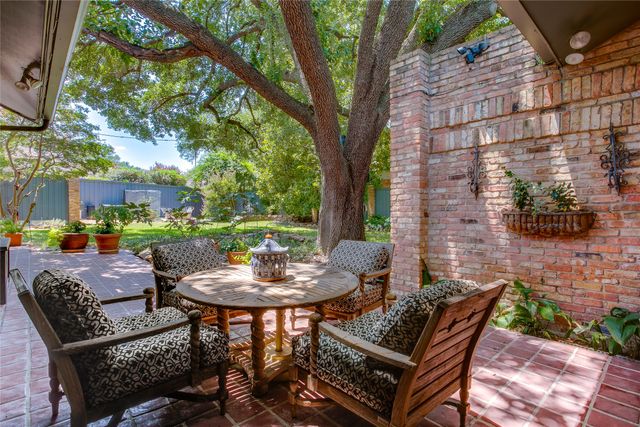 6620 Clubhouse Circle, Dallas, TX 75240