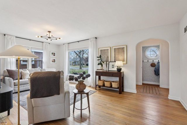 3042 N 88th STREET, Milwaukee, WI 53222