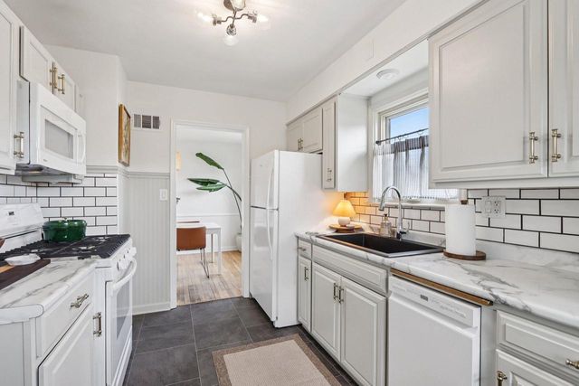 3042 N 88th STREET, Milwaukee, WI 53222