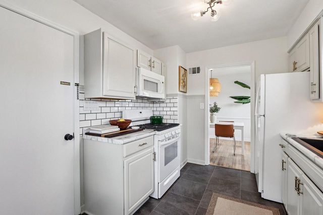 3042 N 88th STREET, Milwaukee, WI 53222