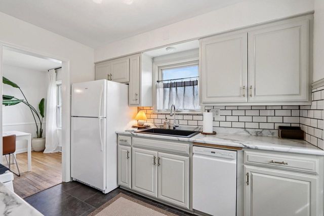 3042 N 88th STREET, Milwaukee, WI 53222