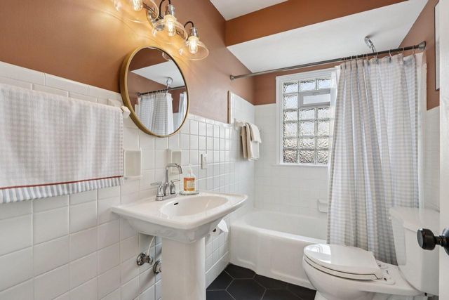 3042 N 88th STREET, Milwaukee, WI 53222