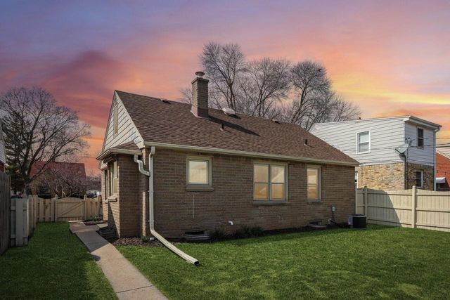 3042 N 88th STREET, Milwaukee, WI 53222