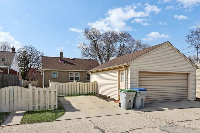 3042 N 88th STREET, Milwaukee, WI 53222