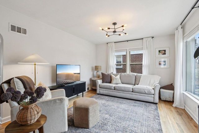 3042 N 88th STREET, Milwaukee, WI 53222