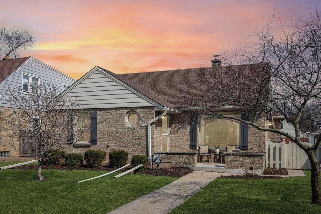 3042 N 88th STREET, Milwaukee, WI 53222