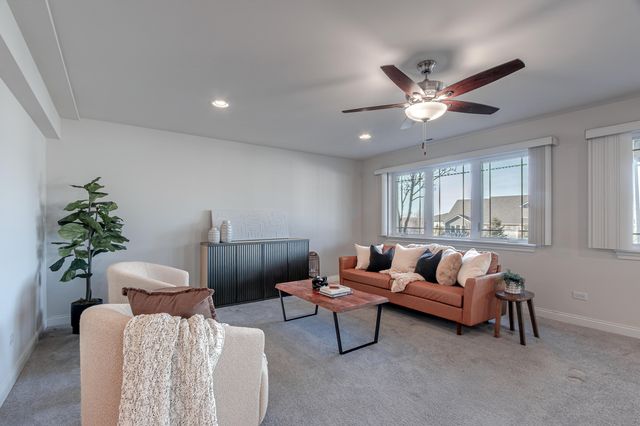 612 Village Point, Chesterton, IN 46304