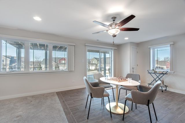 612 Village Point, Chesterton, IN 46304