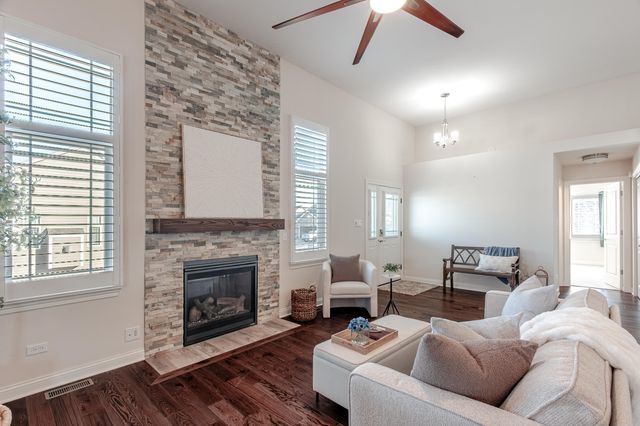 612 Village Point, Chesterton, IN 46304