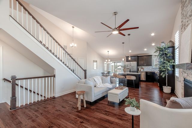 612 Village Point, Chesterton, IN 46304