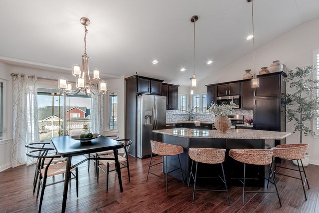 612 Village Point, Chesterton, IN 46304