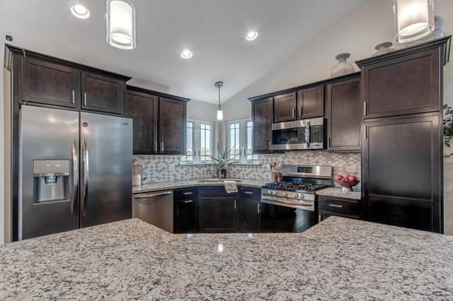 612 Village Point, Chesterton, IN 46304