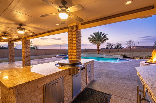 3855 Summer Manor Drive, League City, TX 77573