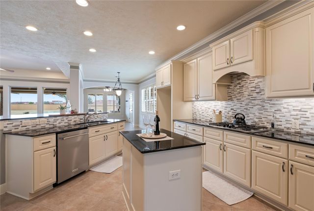 3855 Summer Manor Drive, League City, TX 77573