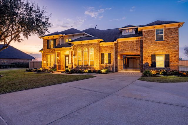 3855 Summer Manor Drive, League City, TX 77573