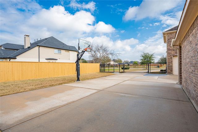 3855 Summer Manor Drive, League City, TX 77573