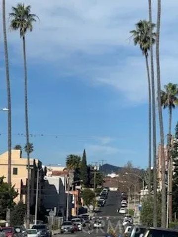 152 N Mariposa, Los Angeles, CA 90004