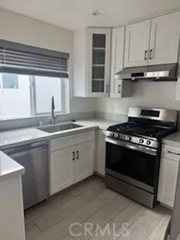 152 N Mariposa, Los Angeles, CA 90004