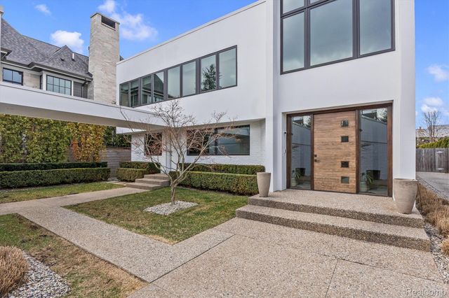 660 Dewey Street, Birmingham, MI 48009