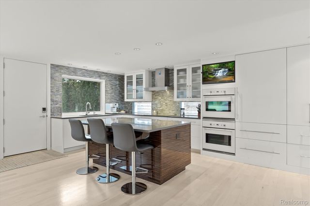 660 Dewey Street, Birmingham, MI 48009