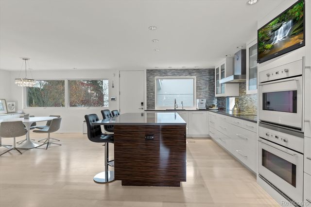 660 Dewey Street, Birmingham, MI 48009