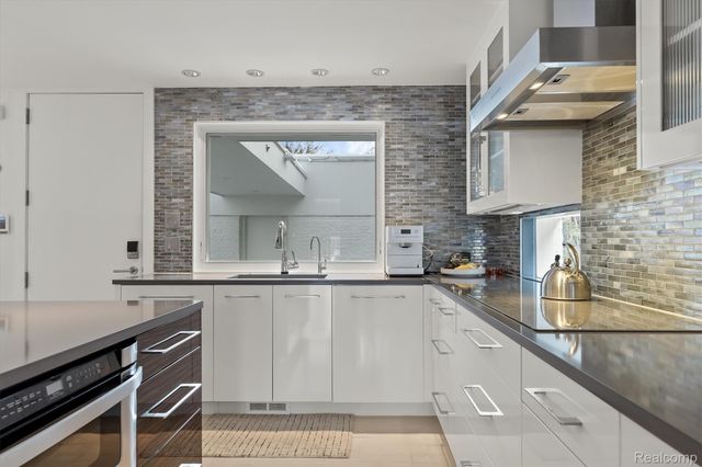 660 Dewey Street, Birmingham, MI 48009