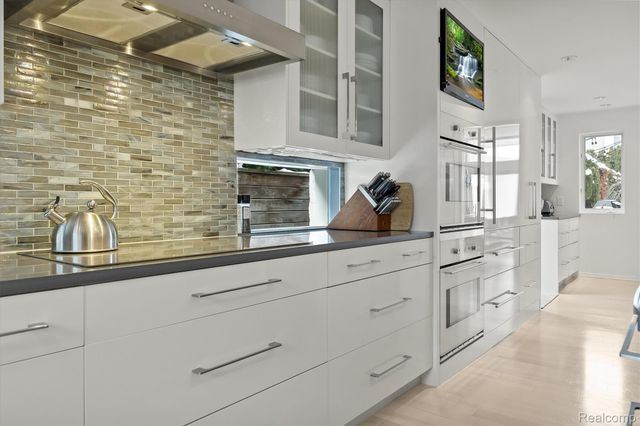 660 Dewey Street, Birmingham, MI 48009