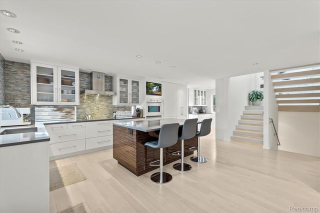 660 Dewey Street, Birmingham, MI 48009