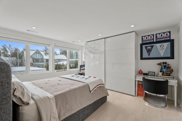 660 Dewey Street, Birmingham, MI 48009