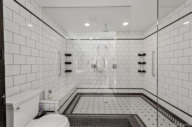 660 Dewey Street, Birmingham, MI 48009