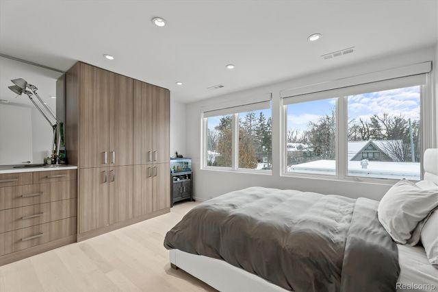 660 Dewey Street, Birmingham, MI 48009