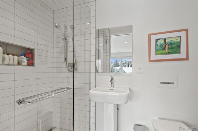 660 Dewey Street, Birmingham, MI 48009