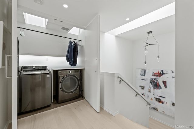 660 Dewey Street, Birmingham, MI 48009