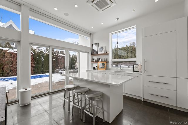 660 Dewey Street, Birmingham, MI 48009