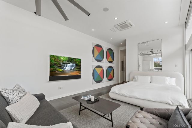 660 Dewey Street, Birmingham, MI 48009