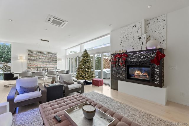 660 Dewey Street, Birmingham, MI 48009