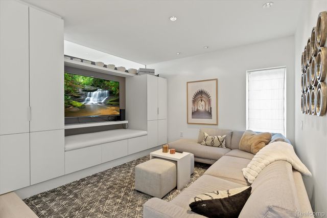 660 Dewey Street, Birmingham, MI 48009