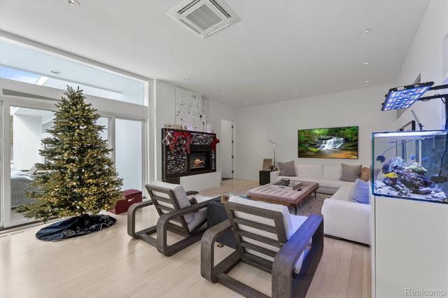 660 Dewey Street, Birmingham, MI 48009