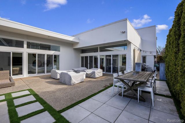 660 Dewey Street, Birmingham, MI 48009