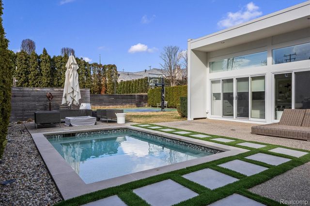 660 Dewey Street, Birmingham, MI 48009