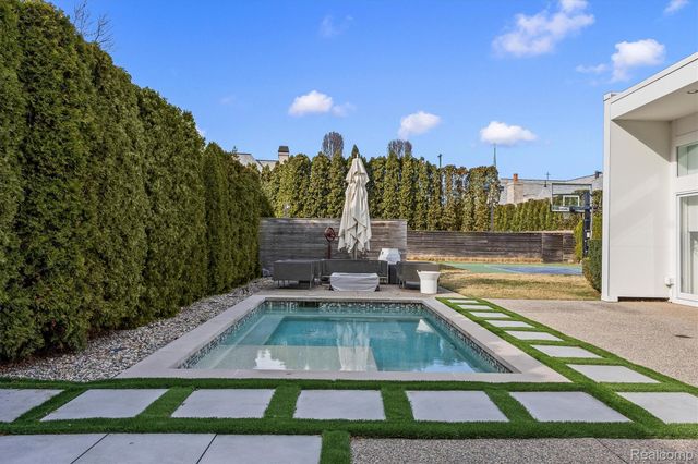 660 Dewey Street, Birmingham, MI 48009