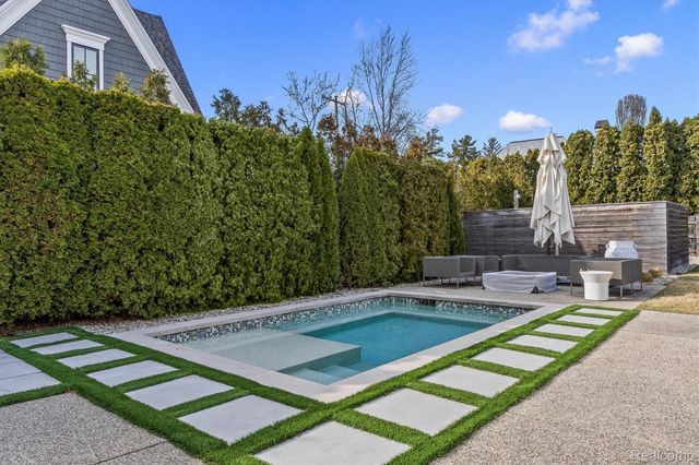 660 Dewey Street, Birmingham, MI 48009