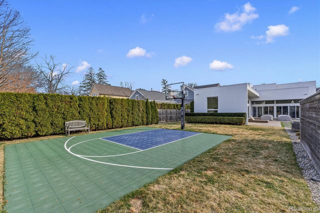 660 Dewey Street, Birmingham, MI 48009