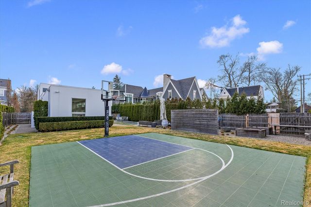 660 Dewey Street, Birmingham, MI 48009