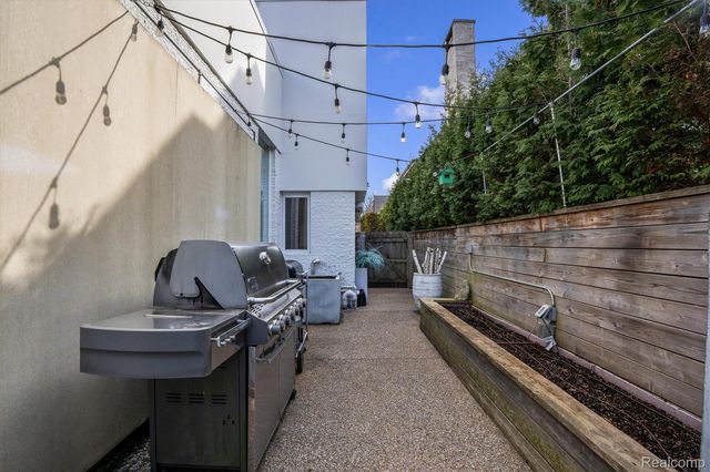 660 Dewey Street, Birmingham, MI 48009