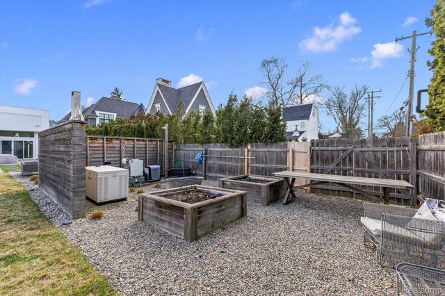 660 Dewey Street, Birmingham, MI 48009